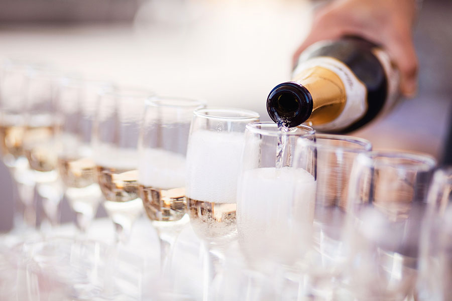 champagne pour